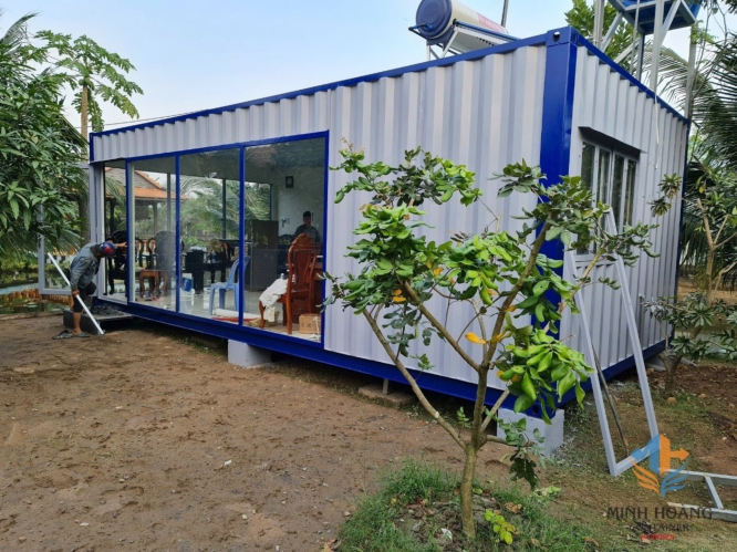 Container nhà ở ghép khung cửa kính