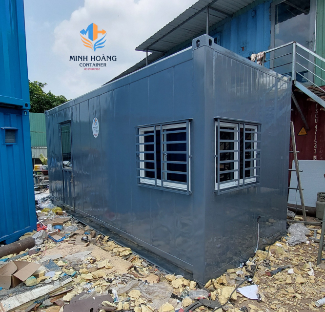 Nhà container 20 feet xám bóng có wc, điện, đèn, quạt đầy đủ tiện nghi