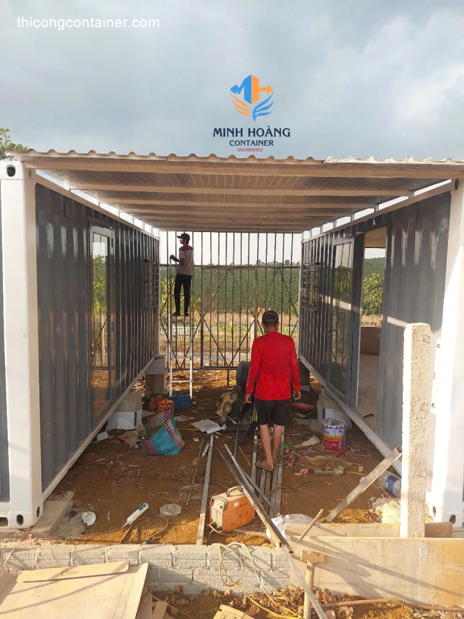 Hai văn phòng container 20 feet khung kính-3