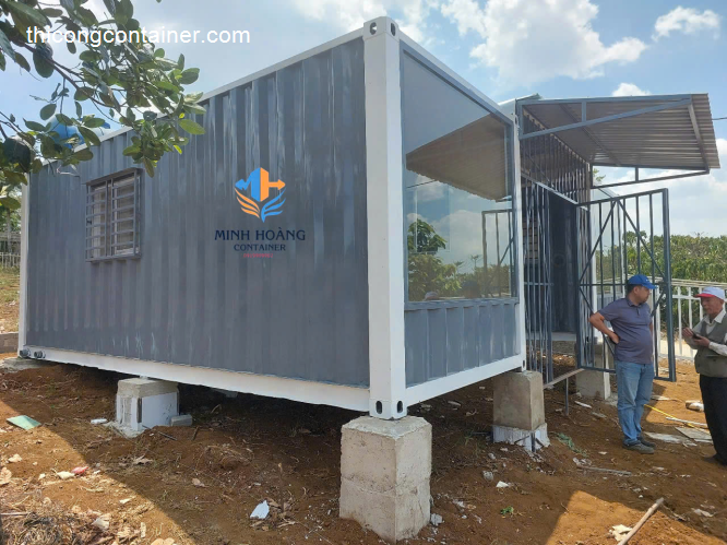 Hai văn phòng container 20 feet khung kính-5