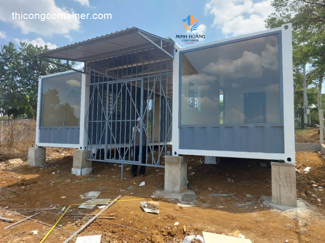 Hai văn phòng container 20 feet khung kính-7