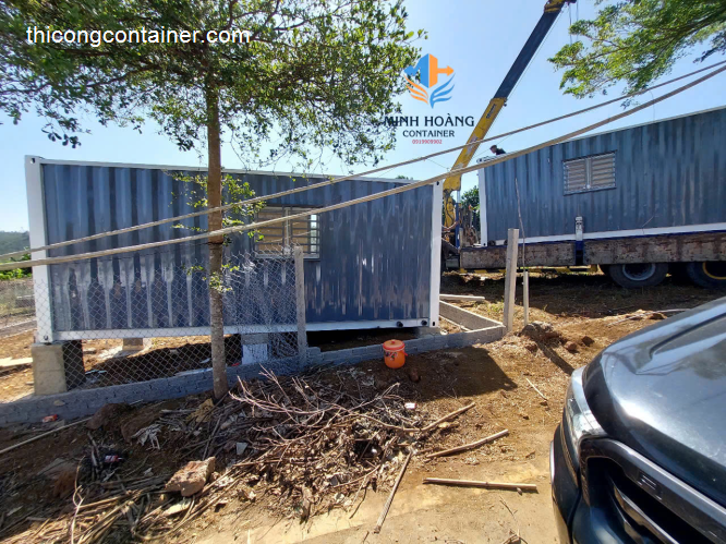 Hai văn phòng container 20 feet khung kính-9
